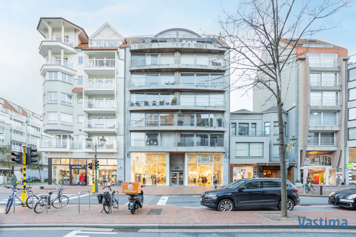 Immo Vastima - Appartement Verhuurd Knokke - Hedendaags ongemeubeld leefappartement met 2 terrassen en garage